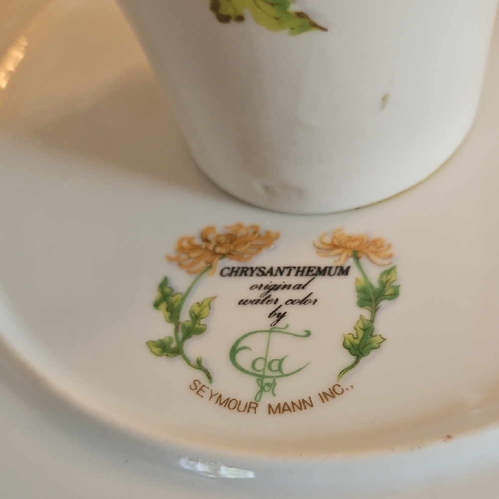 Charming Floral Cake Stand by Seymour Mann with Vibrant Blooms - Picture 2 of 7